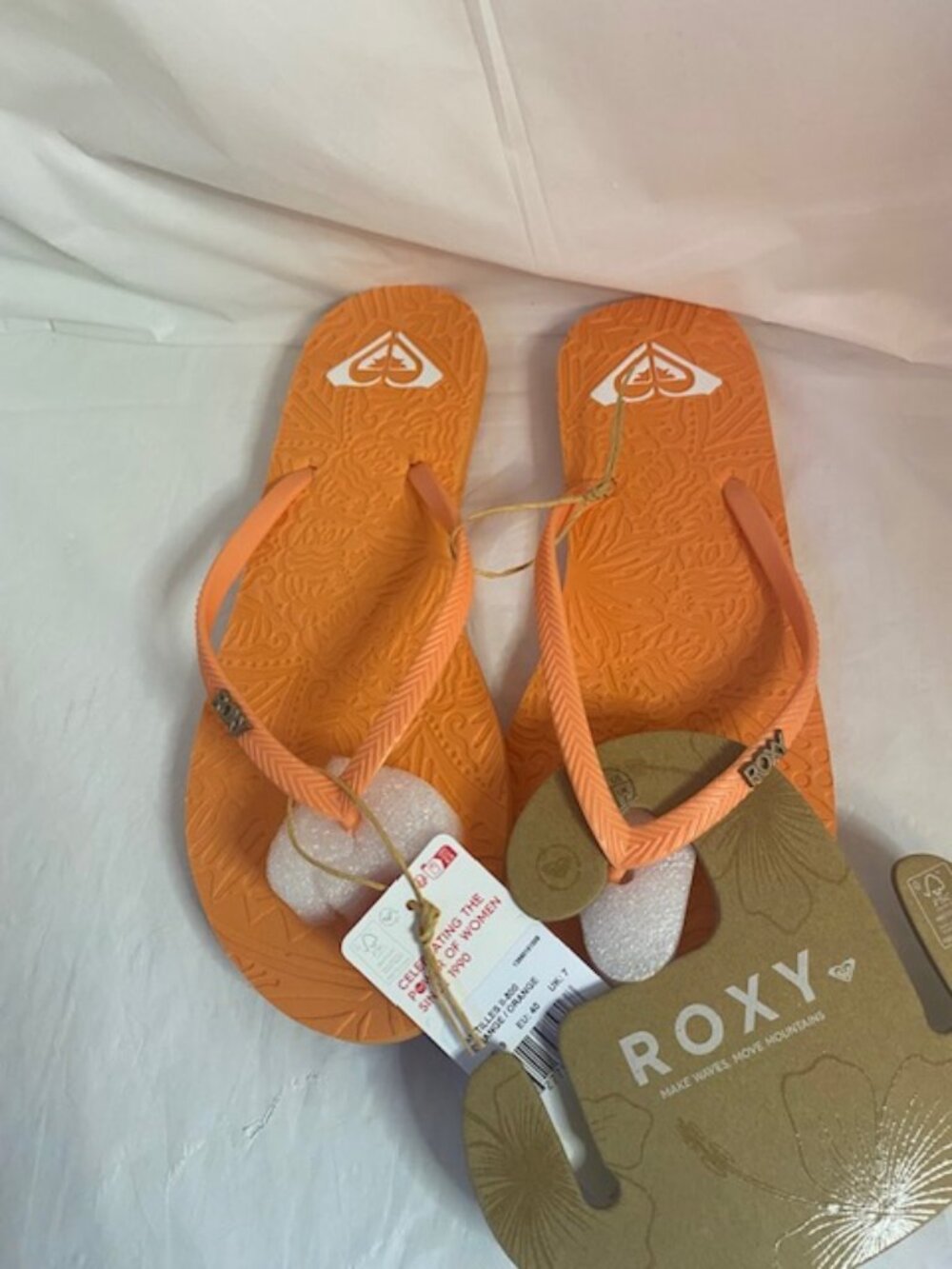 Roxy Antilles Flip Flop Sandals in a vibrant orange, Women's size 9 (NEW)